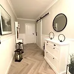 Апартаменты Hamptons House *